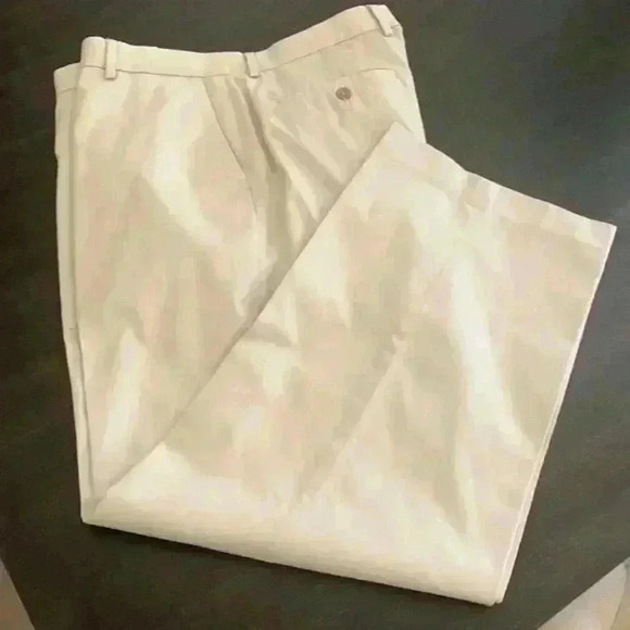 Izod Khakis Pants EUC‎ - Picture 1 of 2